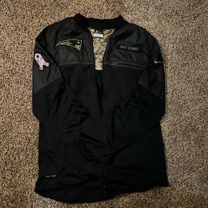 Like-New Nike NFL Salute To Service Patriots Windbreaker Size Medium